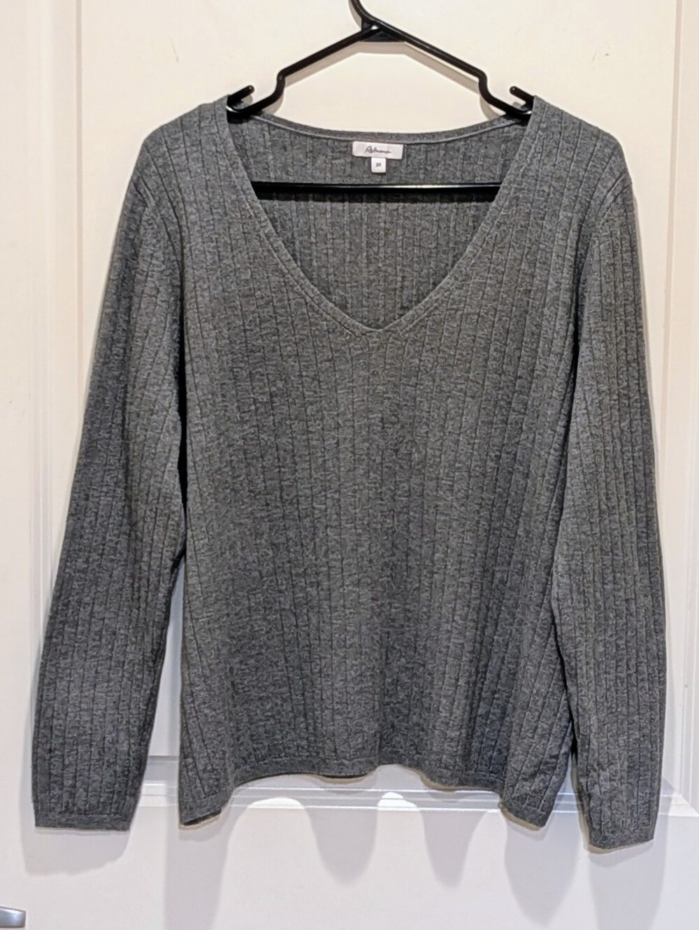 EUC Reitmans 2X Shower Soft Viscose Blend Grey V-Neck Sweater